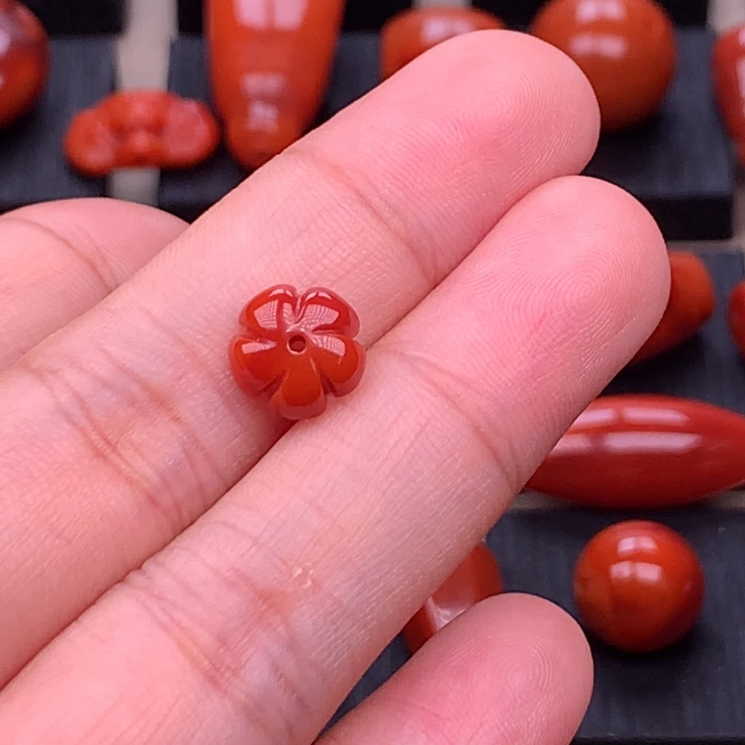 嘟***读南红玛瑙未镶嵌原矿花朵9mm