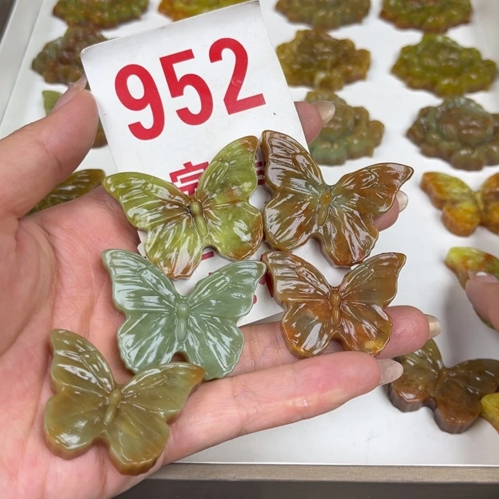 蛇纹石玉足银镀金镶嵌颈饰