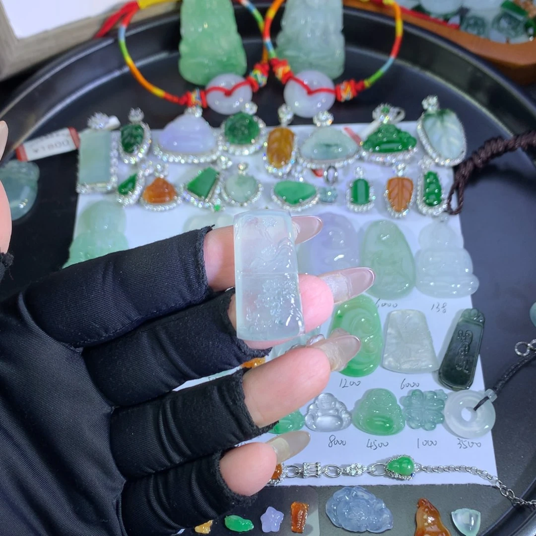 翡翠未镶嵌吊坠(不含链)山水牌