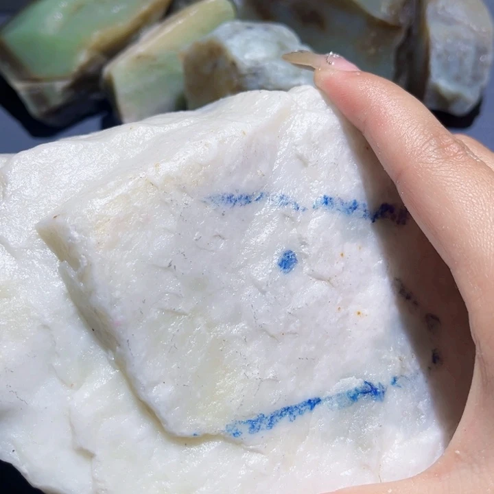 和田玉（糖玉）未镶嵌珠宝奇石