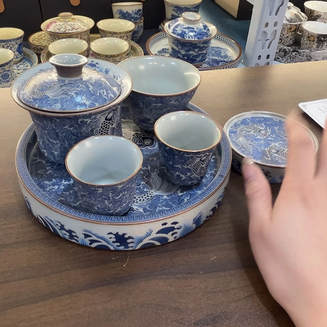 这些盖碗很漂亮！！