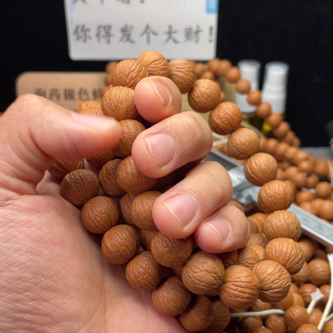 猴头核桃吊坠凤羽