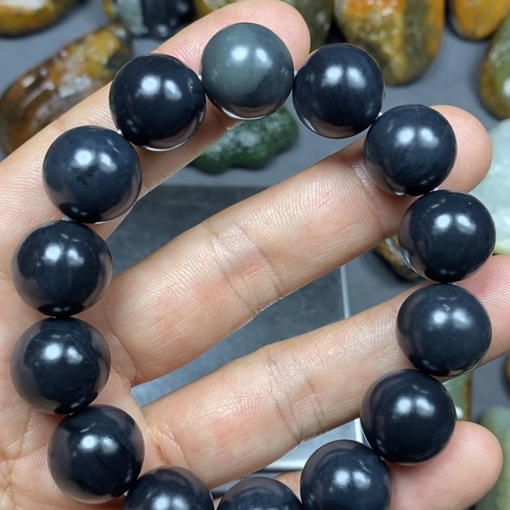 和田玉未镶嵌把件