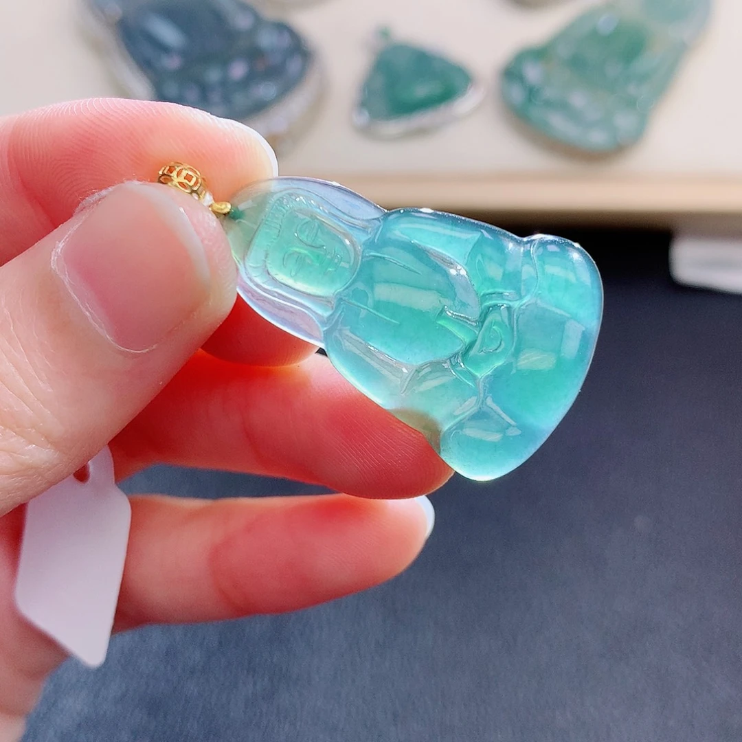 翡翠颈饰18K金镶嵌翡翠