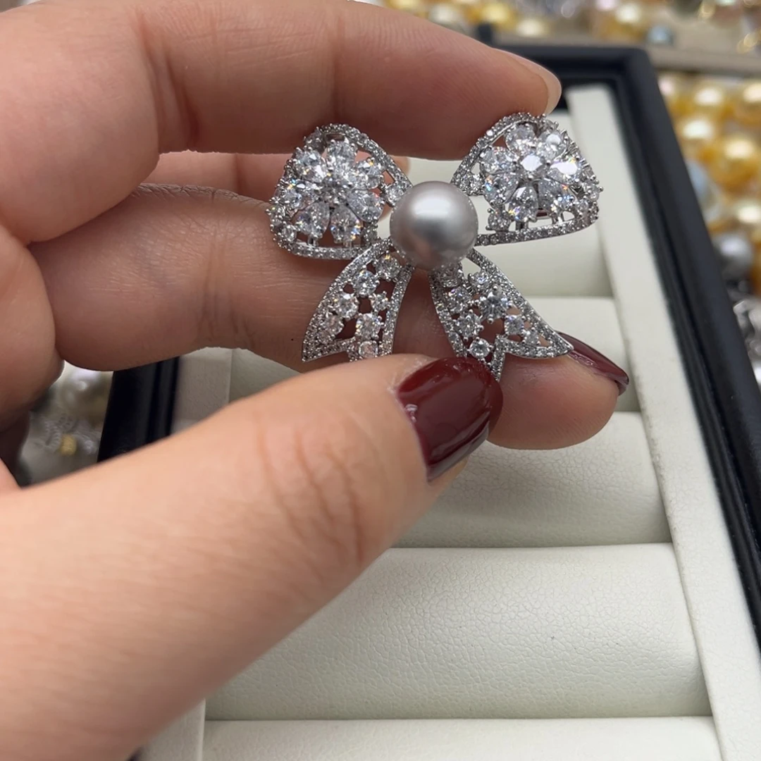 18K金镶嵌海水珍珠胸针