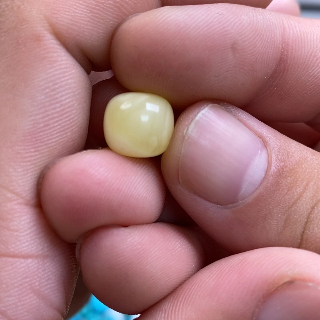 你***。蜜蜡未镶嵌裸石配饰