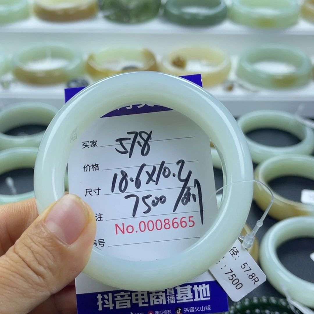周***店和田玉手镯未镶嵌