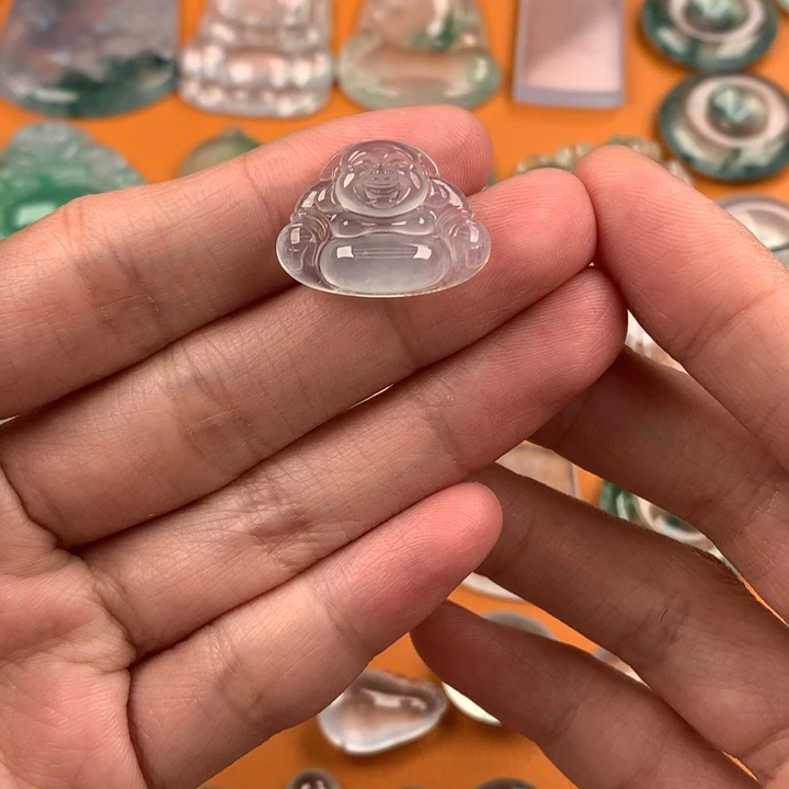 翡翠挂件未镶嵌….
