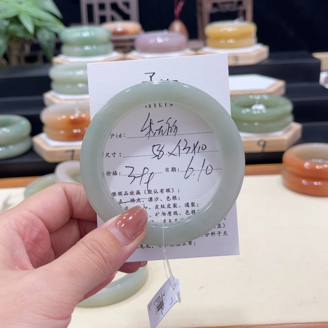 石英质玉手镯未镶嵌我**谓