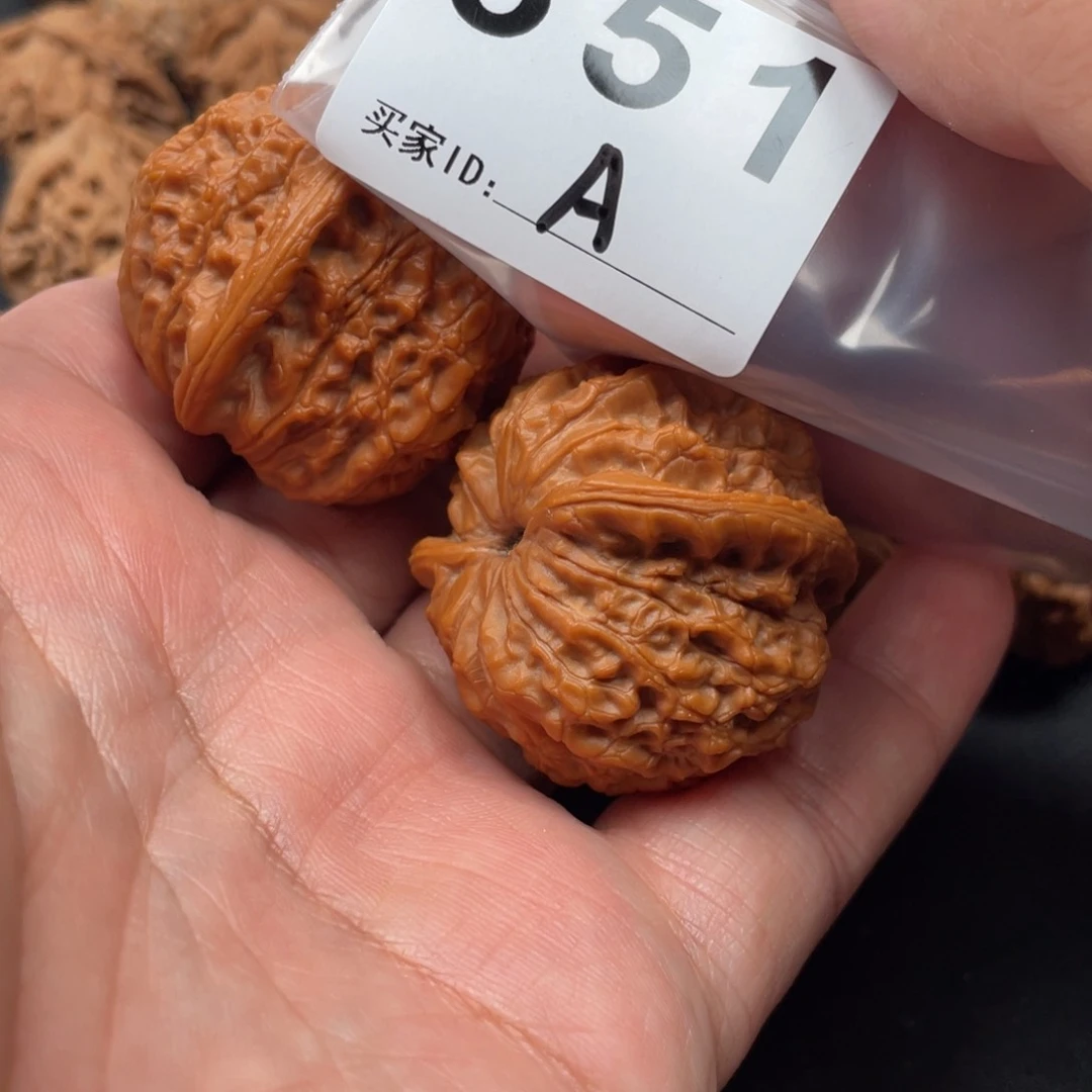 文玩核桃吊坠关*爷血麒麟38