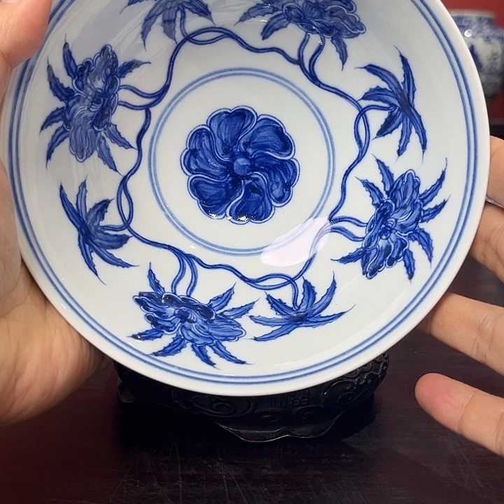 瓷碗青花秋葵纹碗