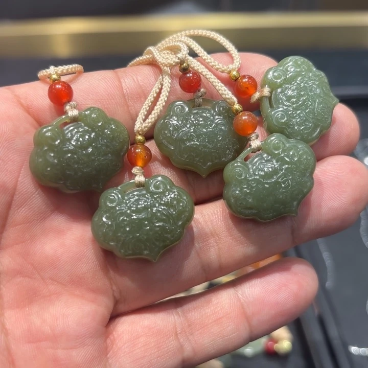 和田玉（糖玉）未镶嵌颈饰