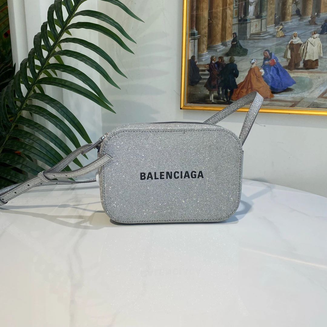 95新 Balenciaga/巴黎世家 御古屋/66089/亮片相机包