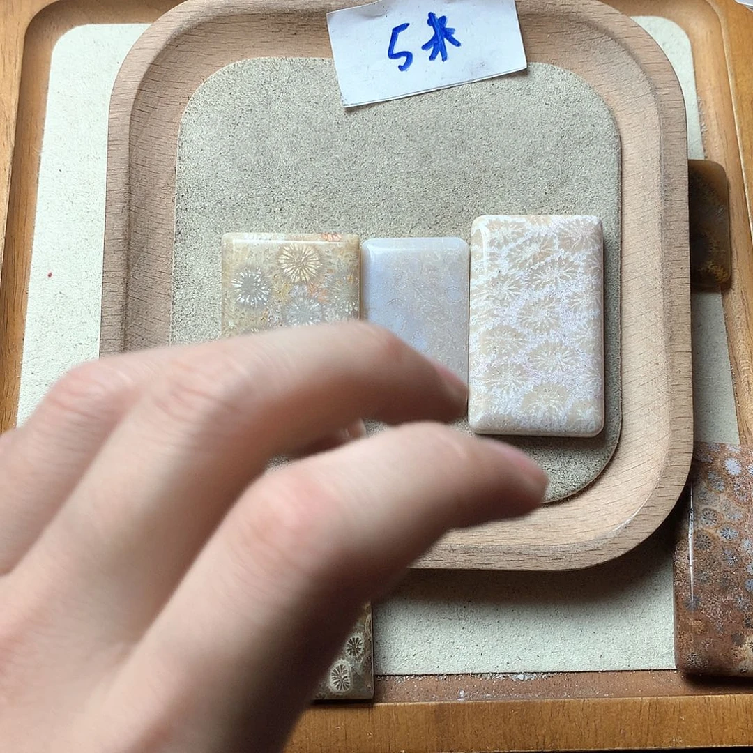 石英质玉颈饰未镶嵌ε***兜