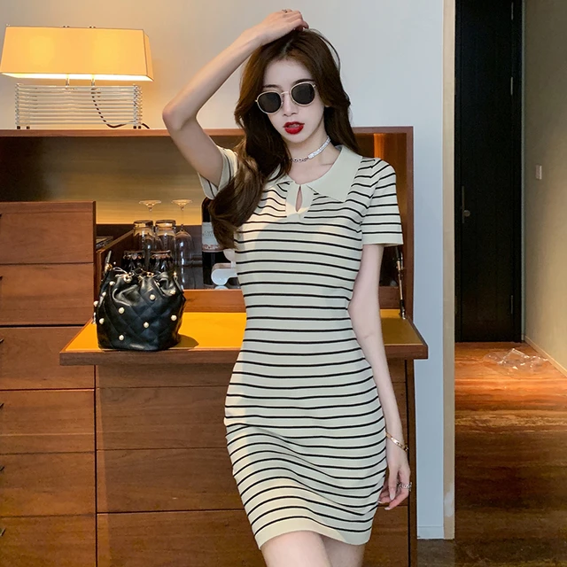 法式条纹针织短袖连衣裙女夏季2025新款气质百搭收腰显瘦包臀短裙