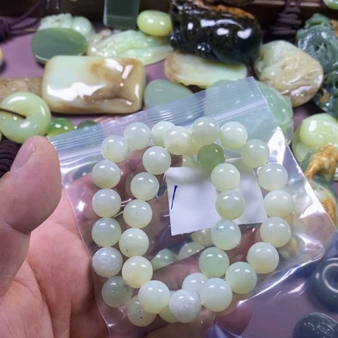 未镶嵌蛇纹石玉手链