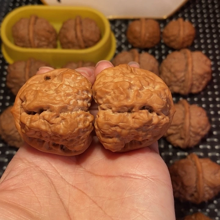 文玩核桃把件四开掐腰超大腿蛙王