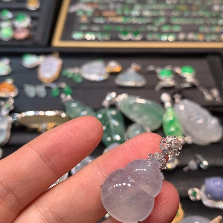 【闪购商品】颈饰18K金镶嵌翡翠翡翠