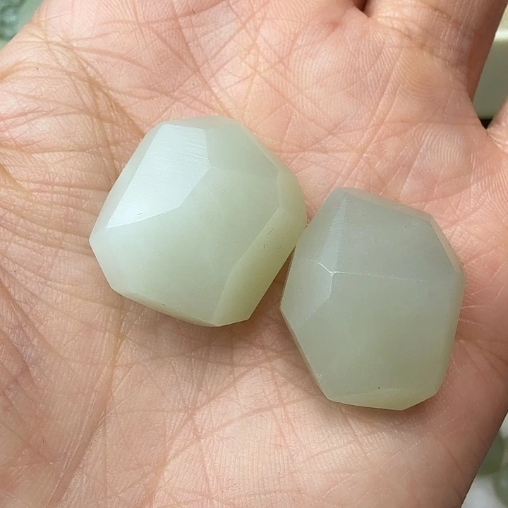 和田玉（糖玉）颈饰未镶嵌F****aF的小石头