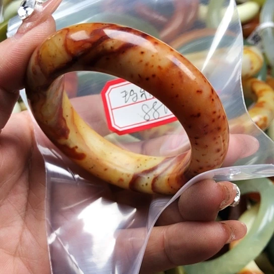 蛇纹石玉手镯未镶嵌玛*修