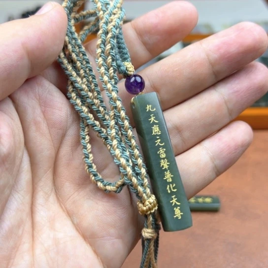 颈饰未镶嵌和田玉（糖玉）
