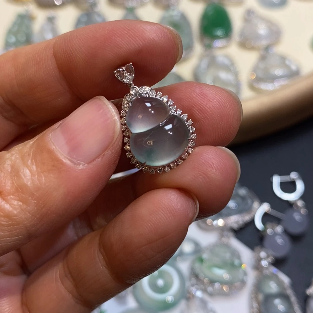 翡翠18K金镶嵌吊坠(不含链)葫芦