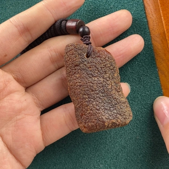 未镶嵌琥珀珠宝奇石