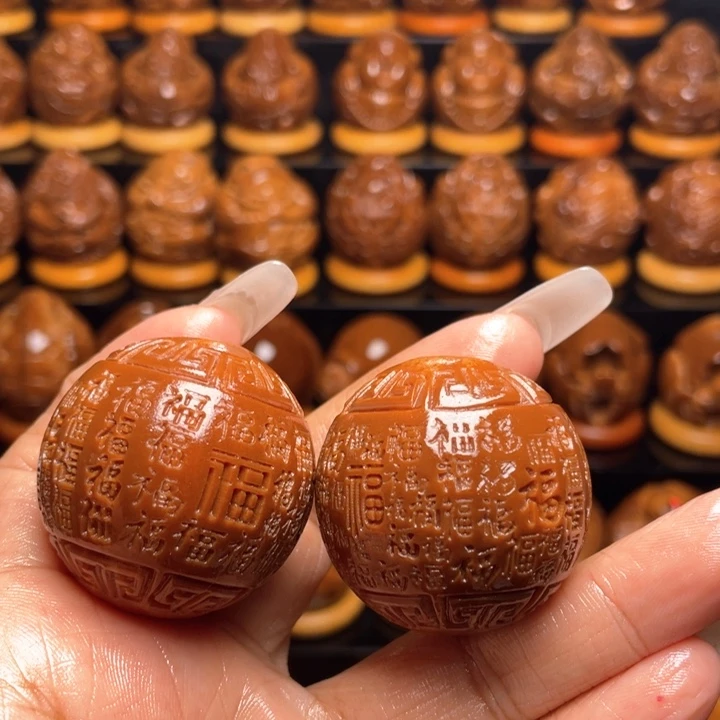 橄榄核把件万***哥橄榄雕刻