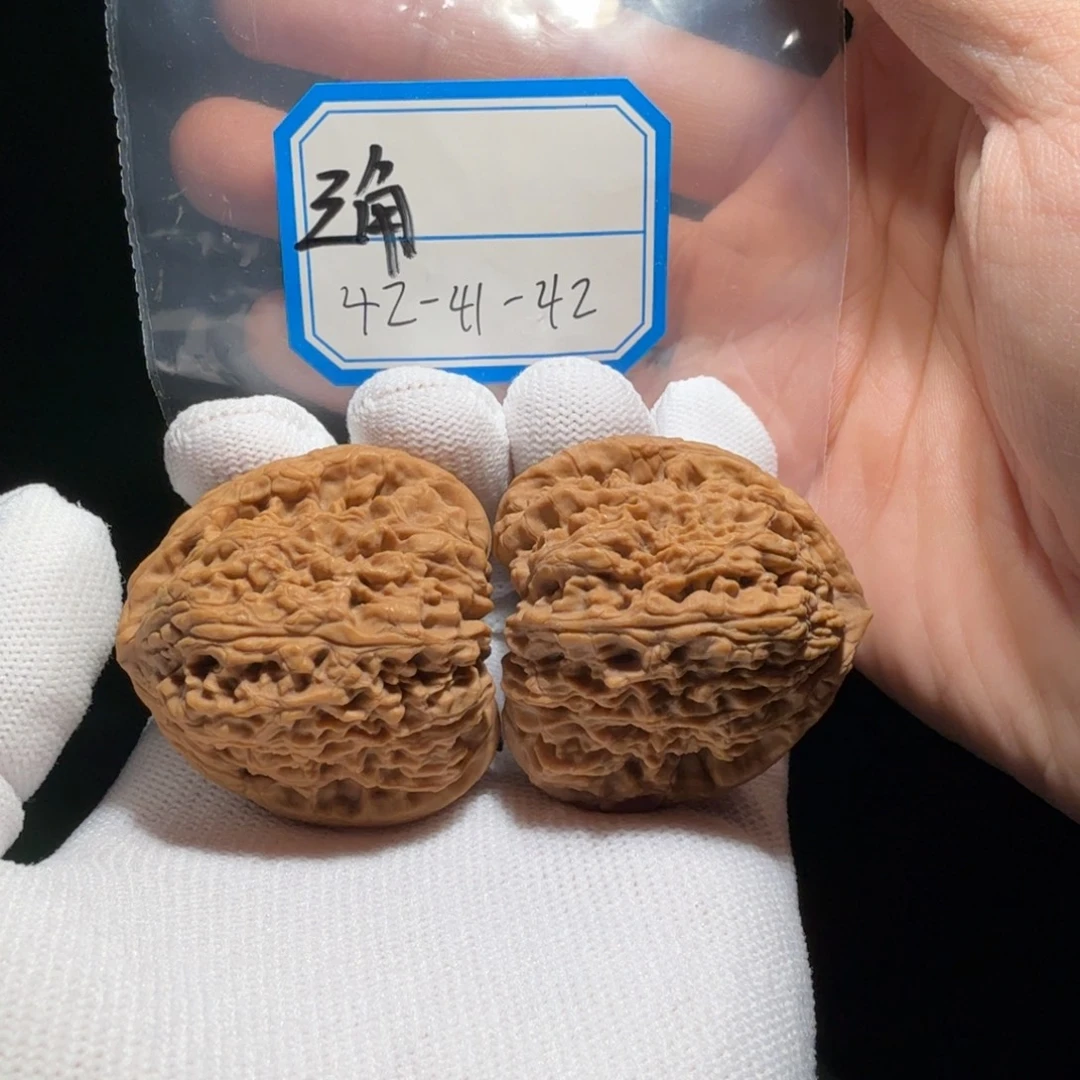 曾****吊坠文玩核桃南疆三角6