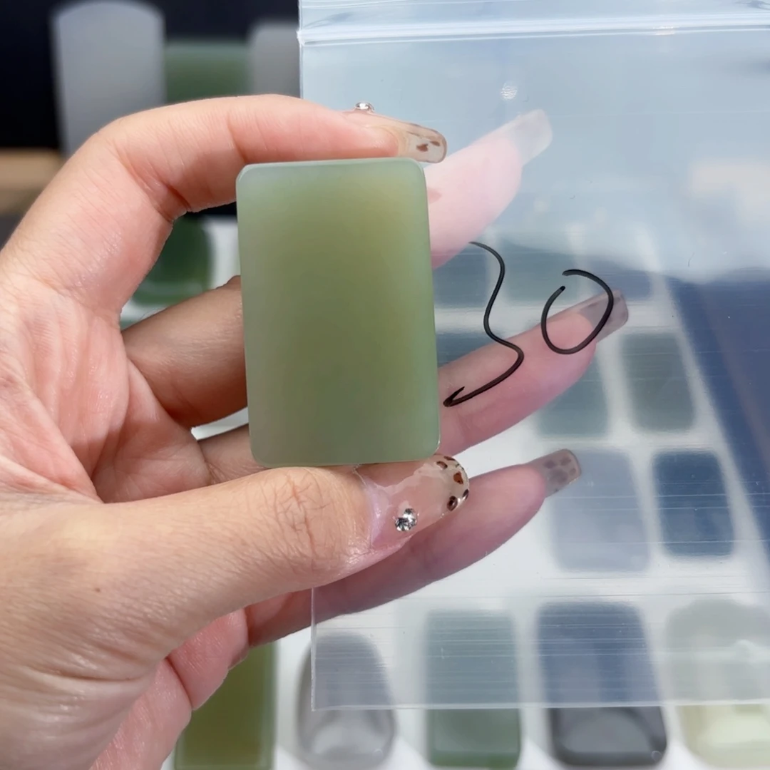 夏***鲜和田玉未镶嵌颈饰