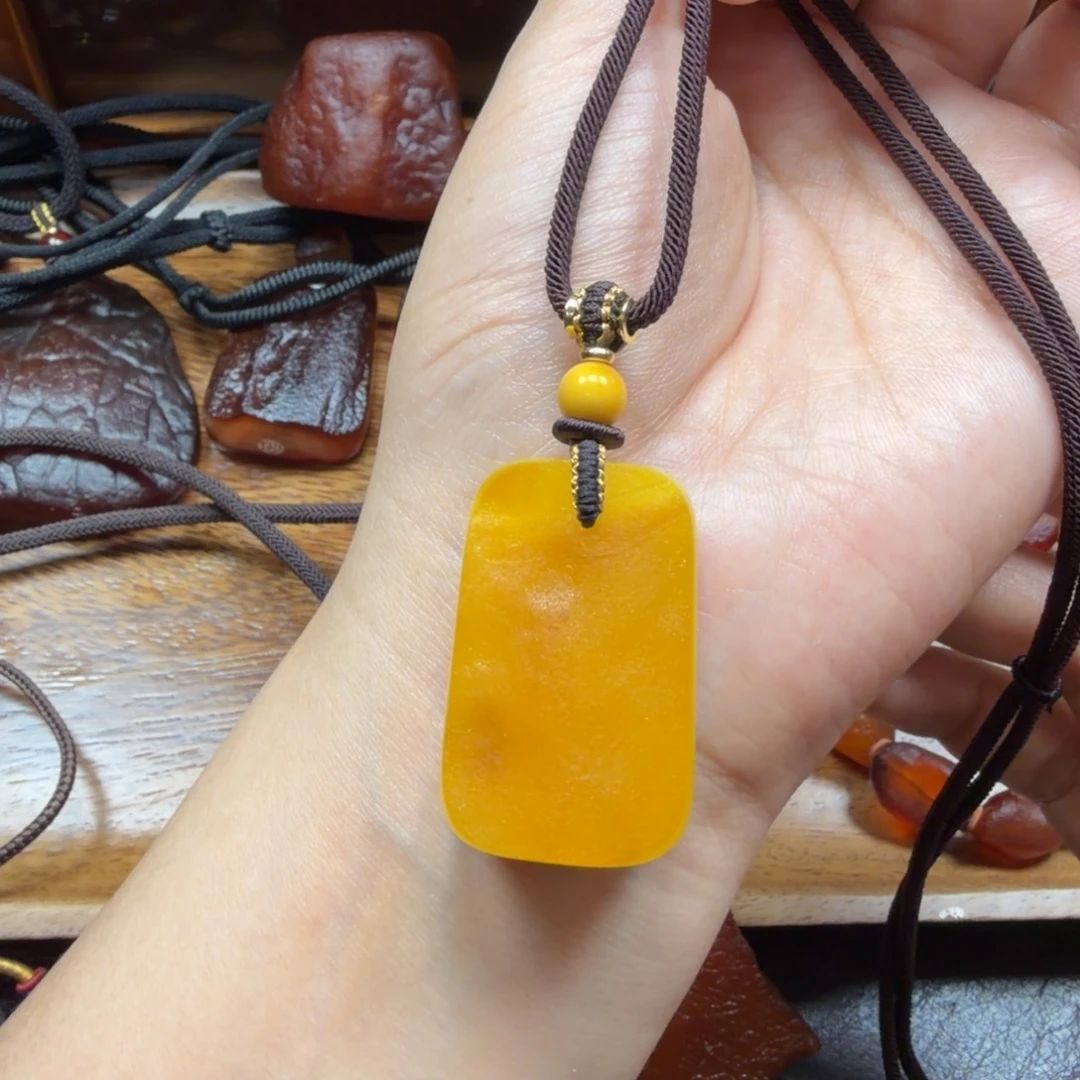 琥珀未镶嵌吊坠(赠链)