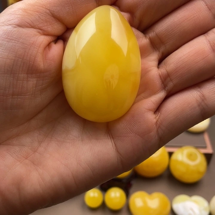 琥珀未镶嵌颈饰蜜蜡