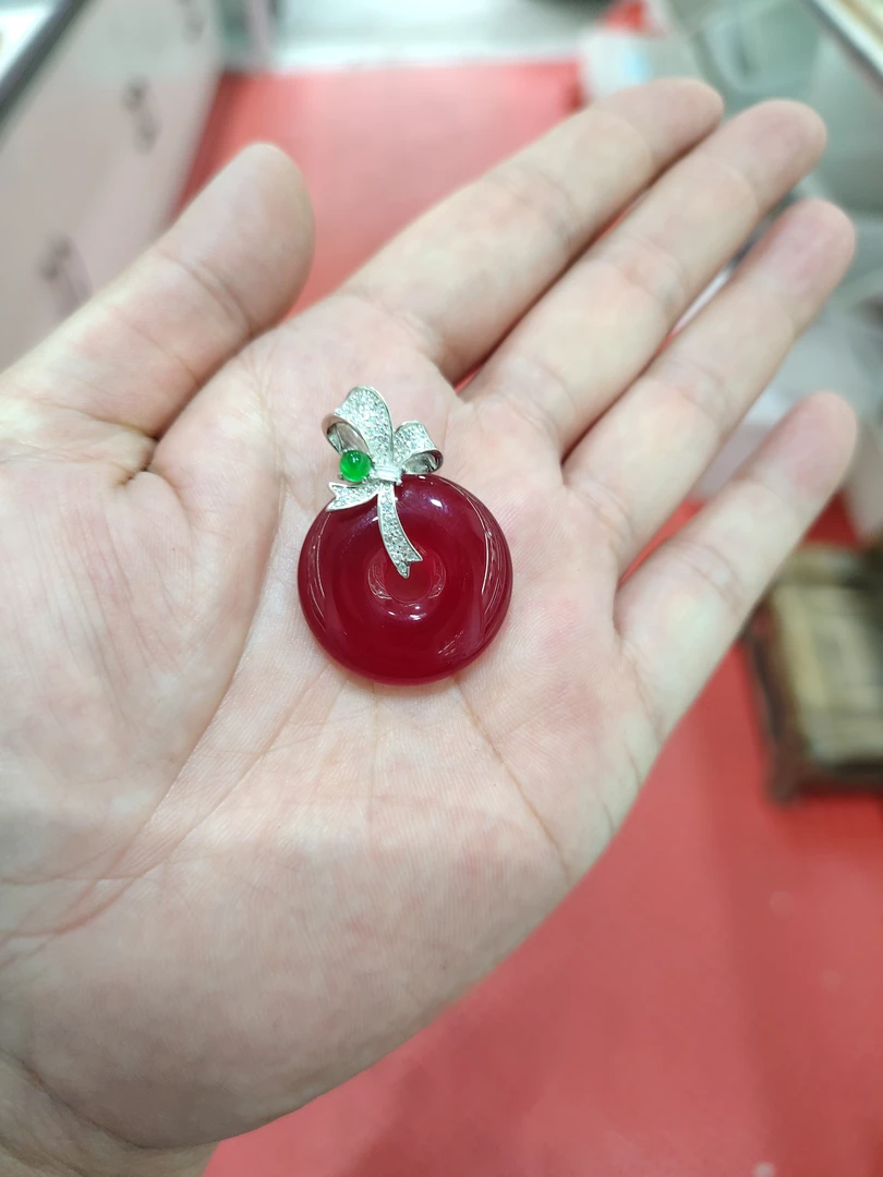 正品天然玉髓s925银红色平安扣吊坠（尺寸25，送银链子一条）