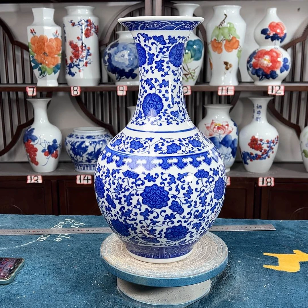 摆件景德镇陶瓷缠枝