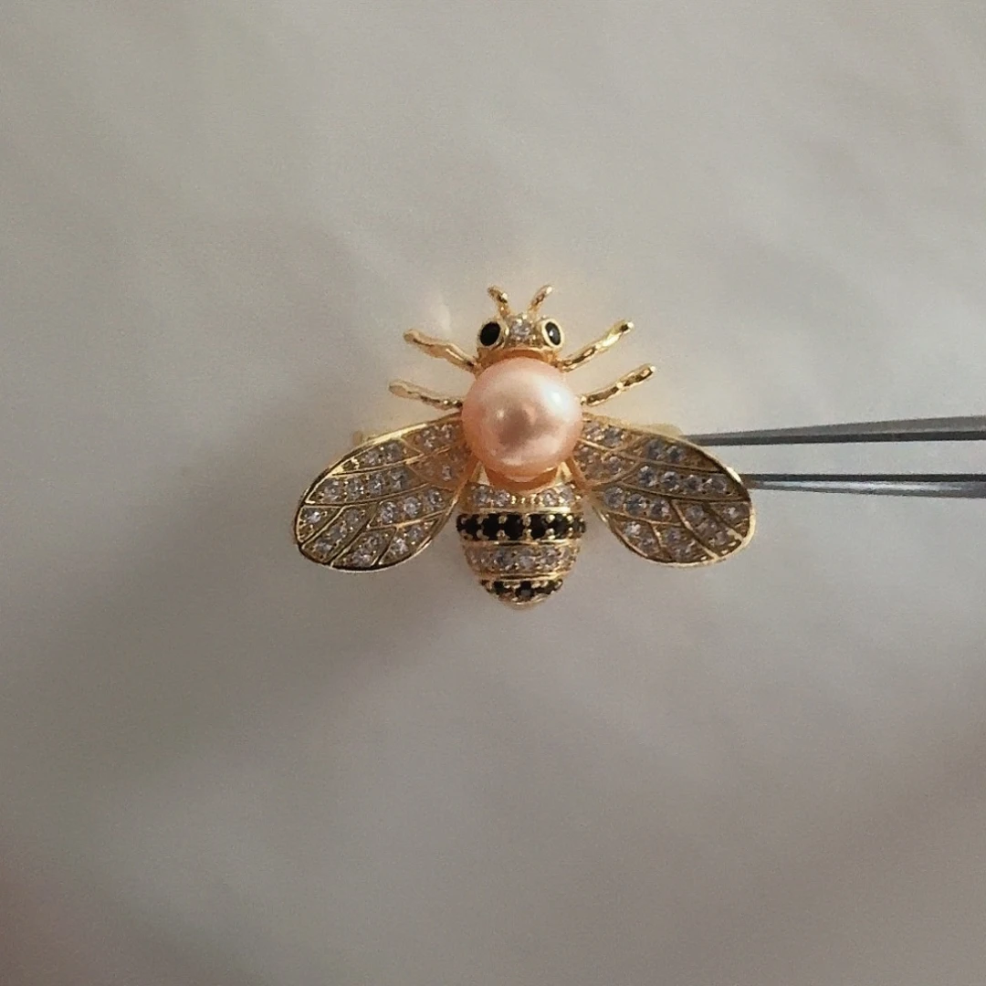 淡水珍珠胸饰合金蜜蜂胸针