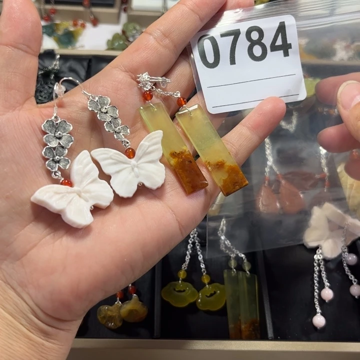 s***粉合金蛇纹石玉耳饰