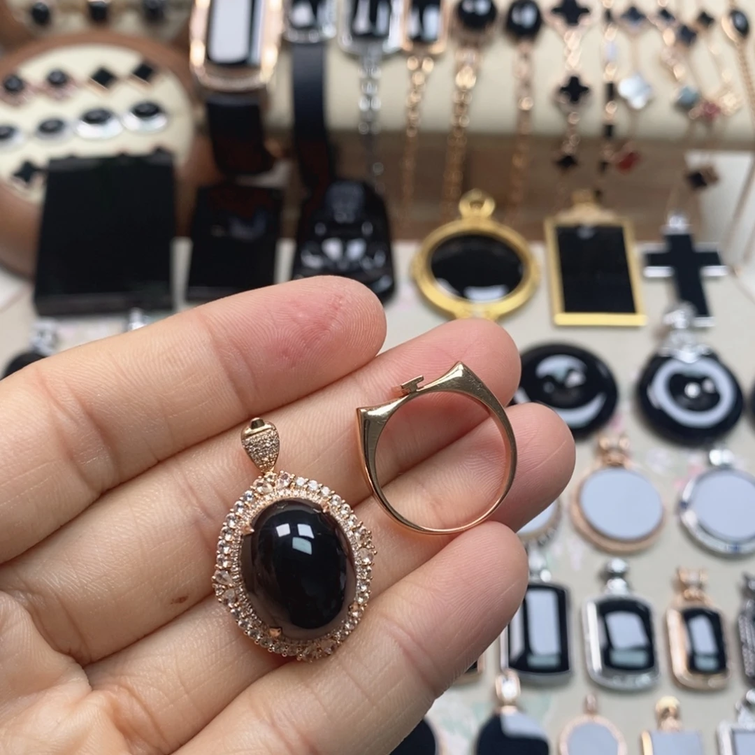 翡翠18K金镶嵌戒指