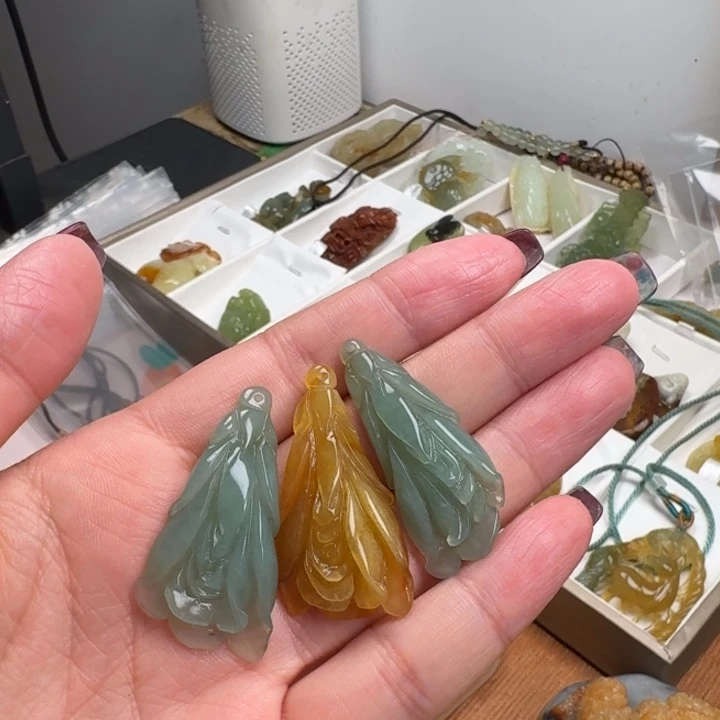 蛇纹石玉未镶嵌吊坠