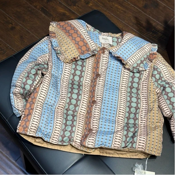 实体精品童装店 小童女宝咖啡色系波普印花飞飞边翻领长袖轻羽绒