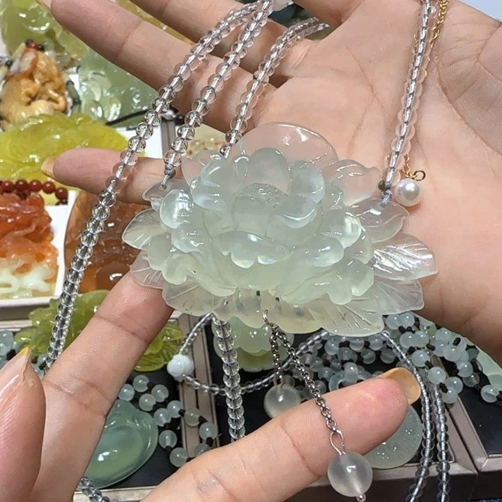 未镶嵌蛇纹石玉吊坠