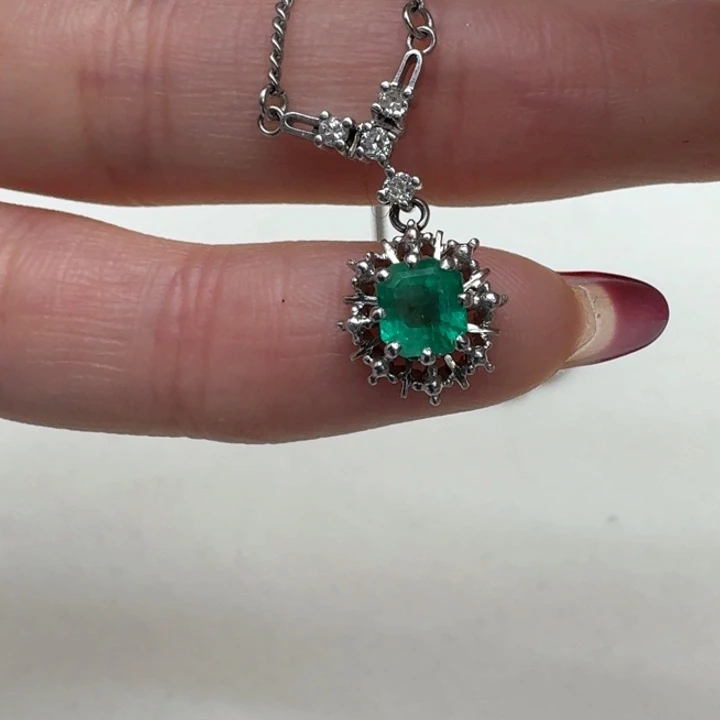 祖母绿颈饰未镶嵌