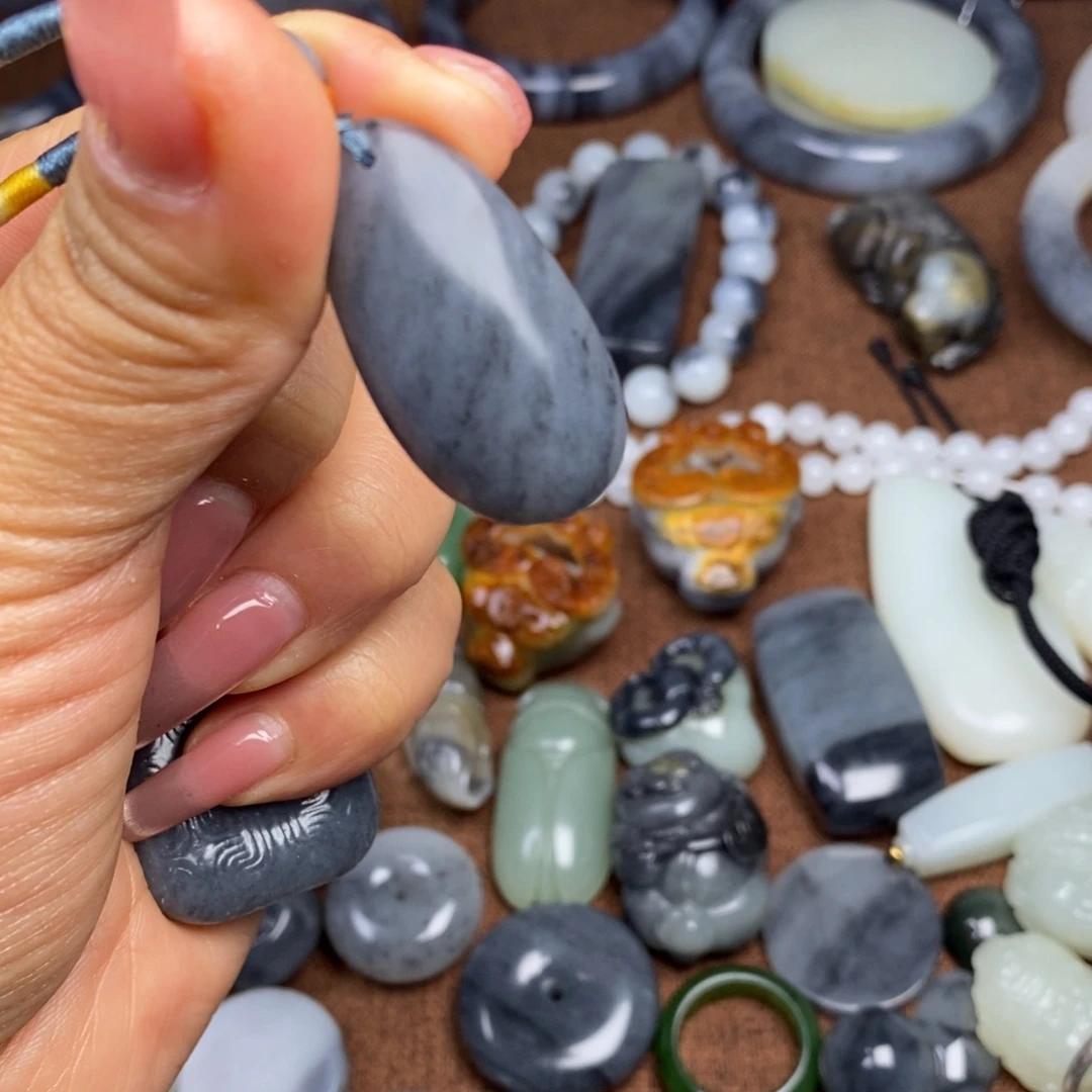 蝈***蝈和田玉未镶嵌颈饰