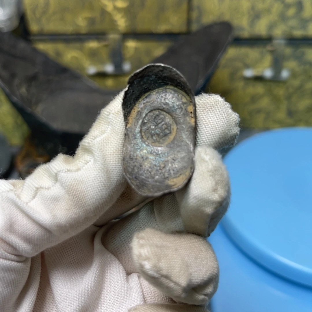 G***z金属工艺品小福字一两