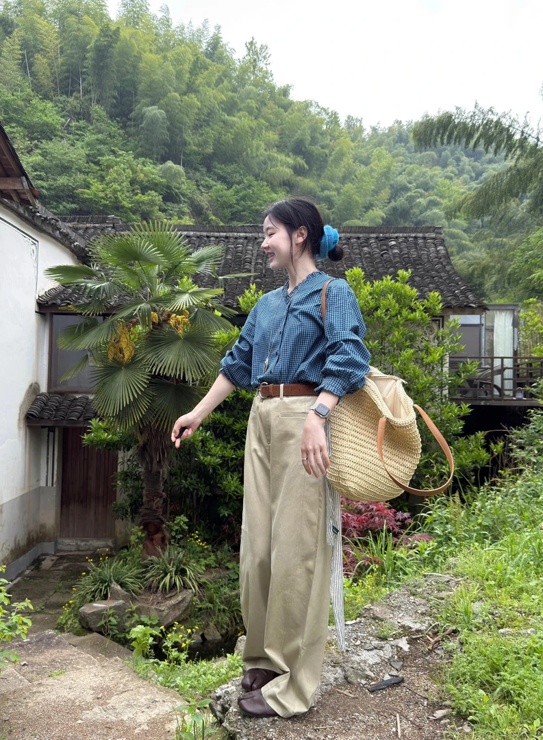 2025春夏新韩系复古格子v领荷叶边衬衫高腰卡其色休闲裤两件套装