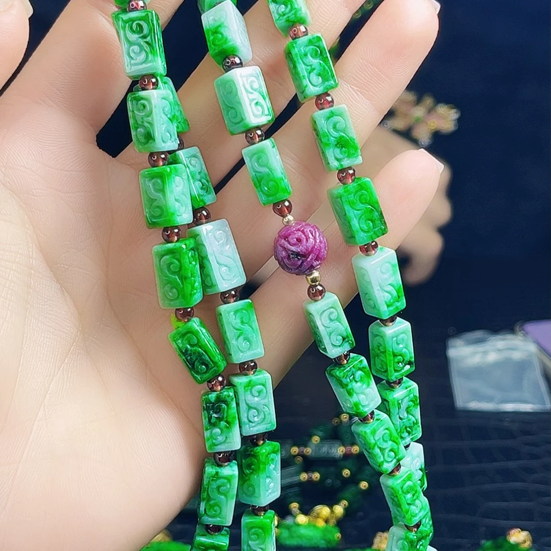 颈饰未镶嵌翡翠多样性