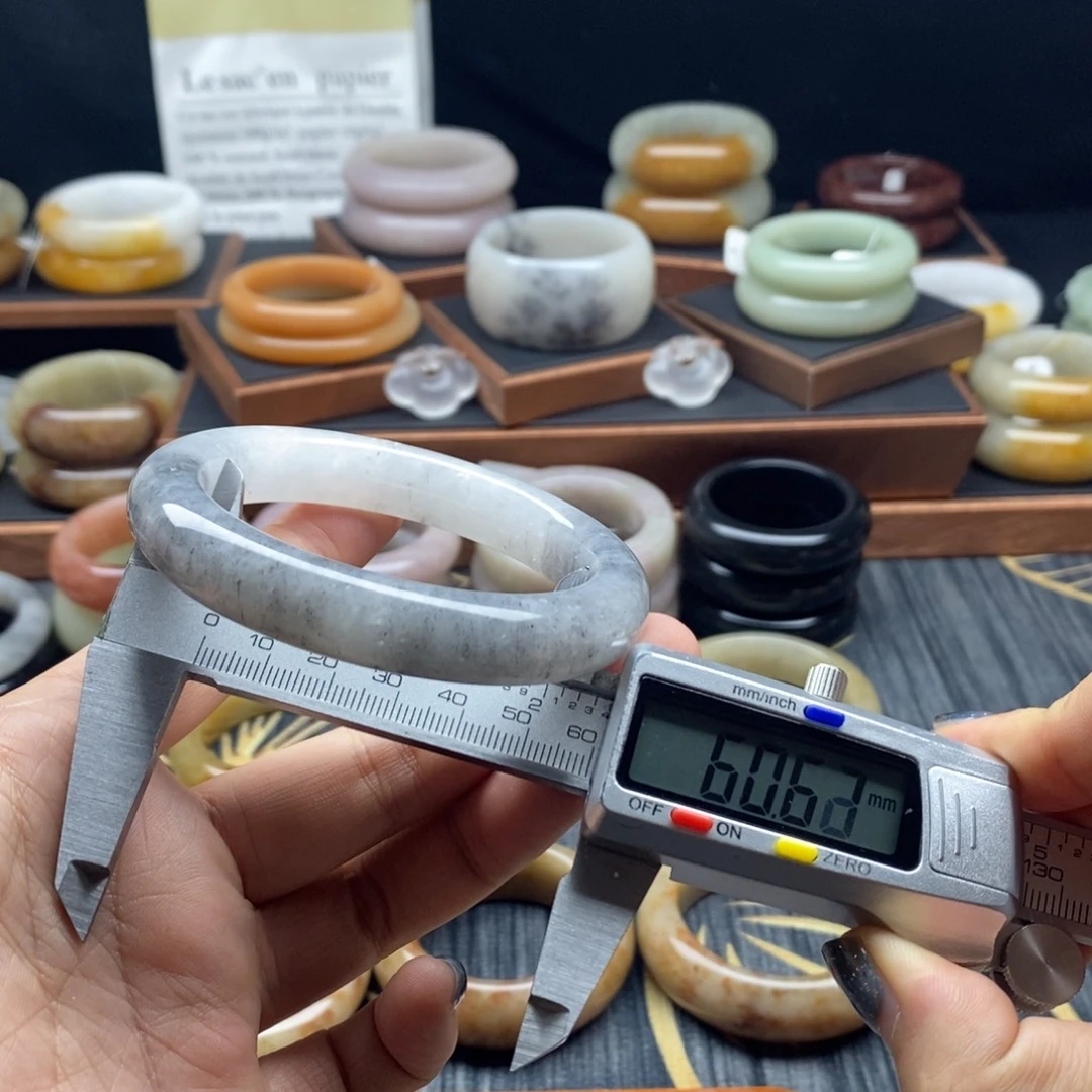 石英质玉未镶嵌手镯