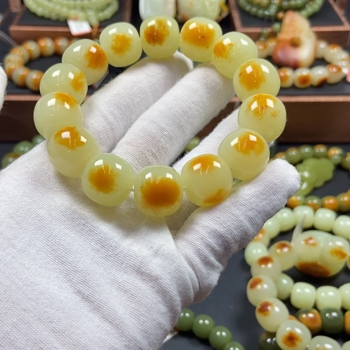 大***周透闪石质玉未镶嵌手链