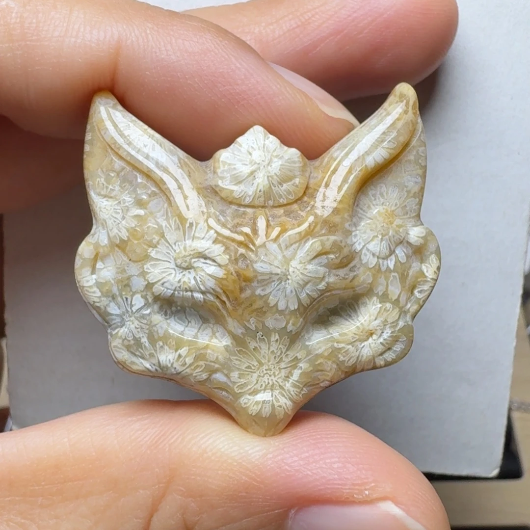 未镶嵌美大花，狐狸面具硅化玉