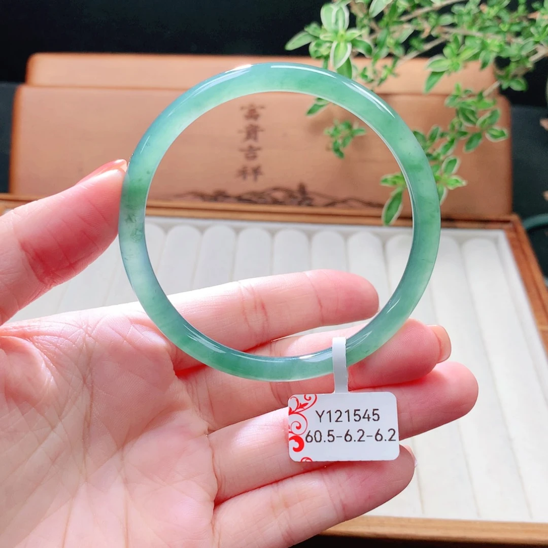 未镶嵌手镯（圆镯）翡翠