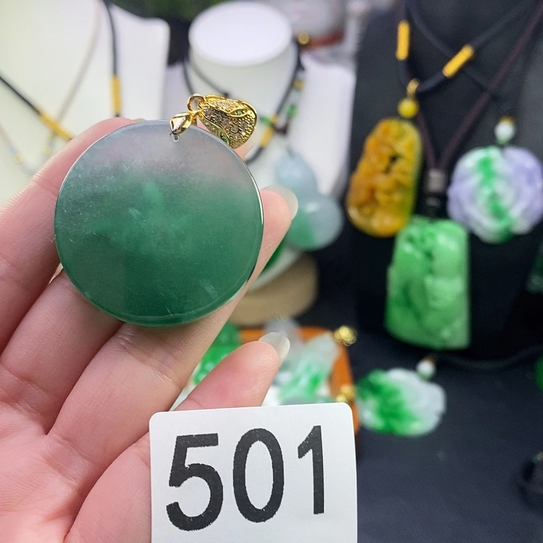 翡翠未镶嵌吊坠(赠链)